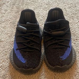 YEEZY BOOST 350 V 2 INFANTS DAZZLING BLUE